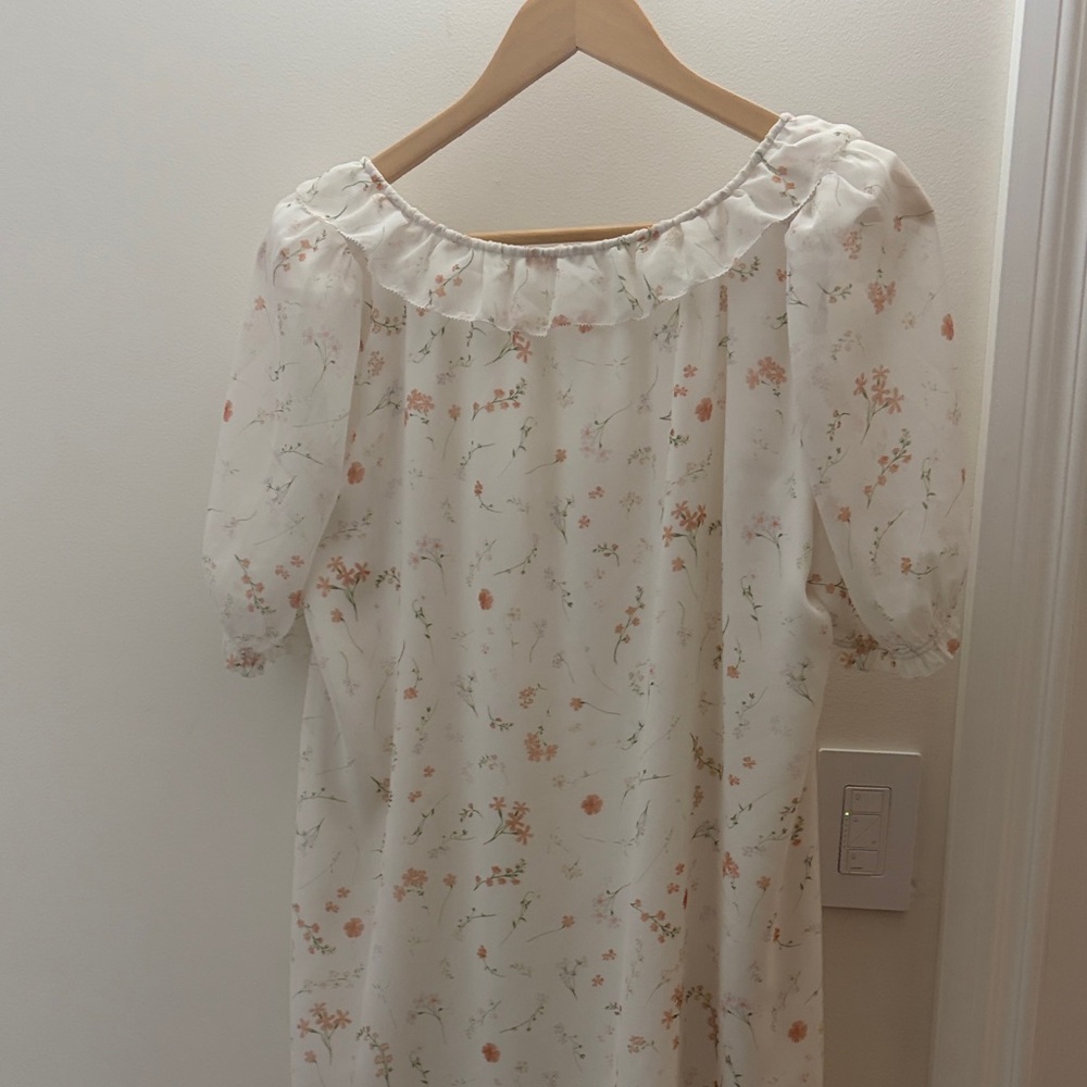 Wilfred White Floral Blouse with Ruffle Trim - Picture 4 of 4